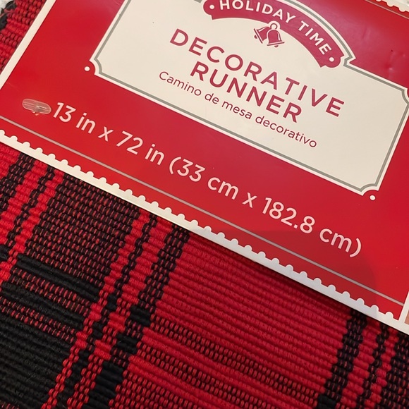 ☄️2- $10 ☄️Holiday time decorative runner - Picture 3 of 4